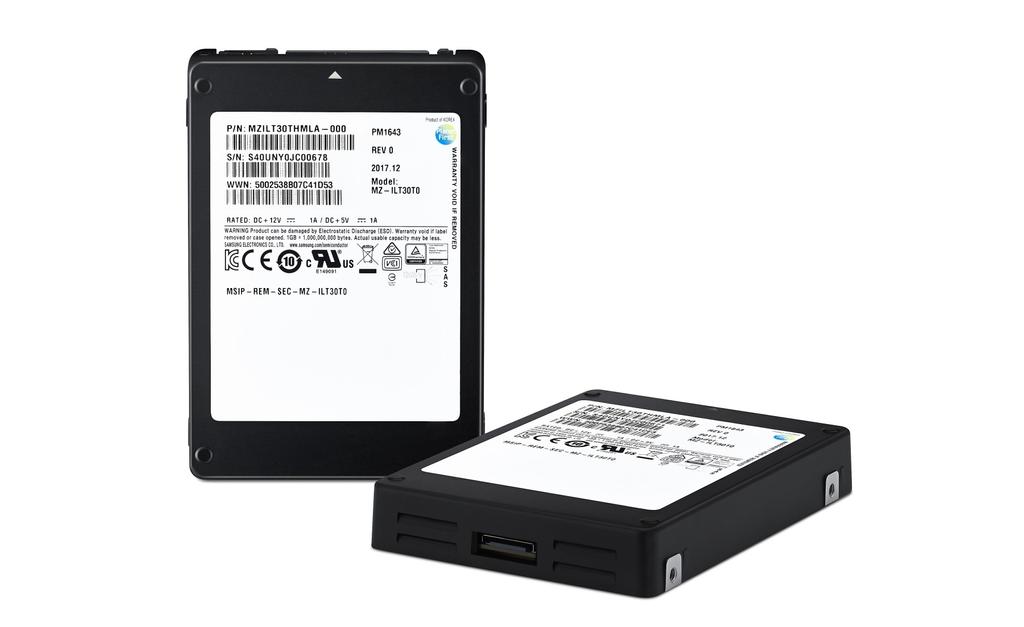 Samsung presenta un SSD de 30 TB de almacenamiento en 2.5″