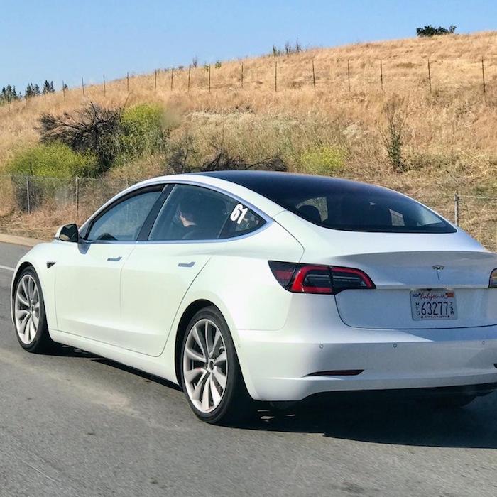 Tesla Model 3 color blanco