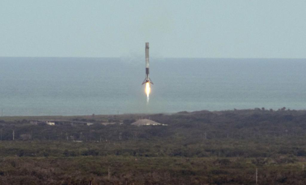 Despegue de cohete SpaceX con Dragón