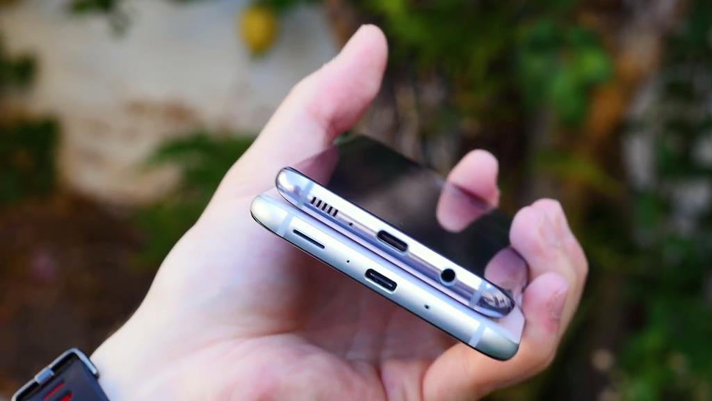 Puerto USB deñl Samsung Galaxy S8 y el HTC U11