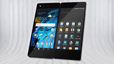 ZTE Axon M con fondo blanco