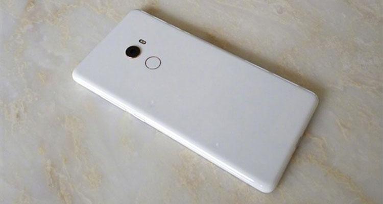 Xiaomi Mi Mix 2 en color blanco cerámico