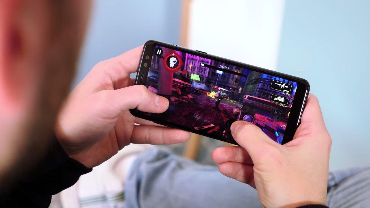 Ejecución de juego en el Samsung Galaxy A8 2018