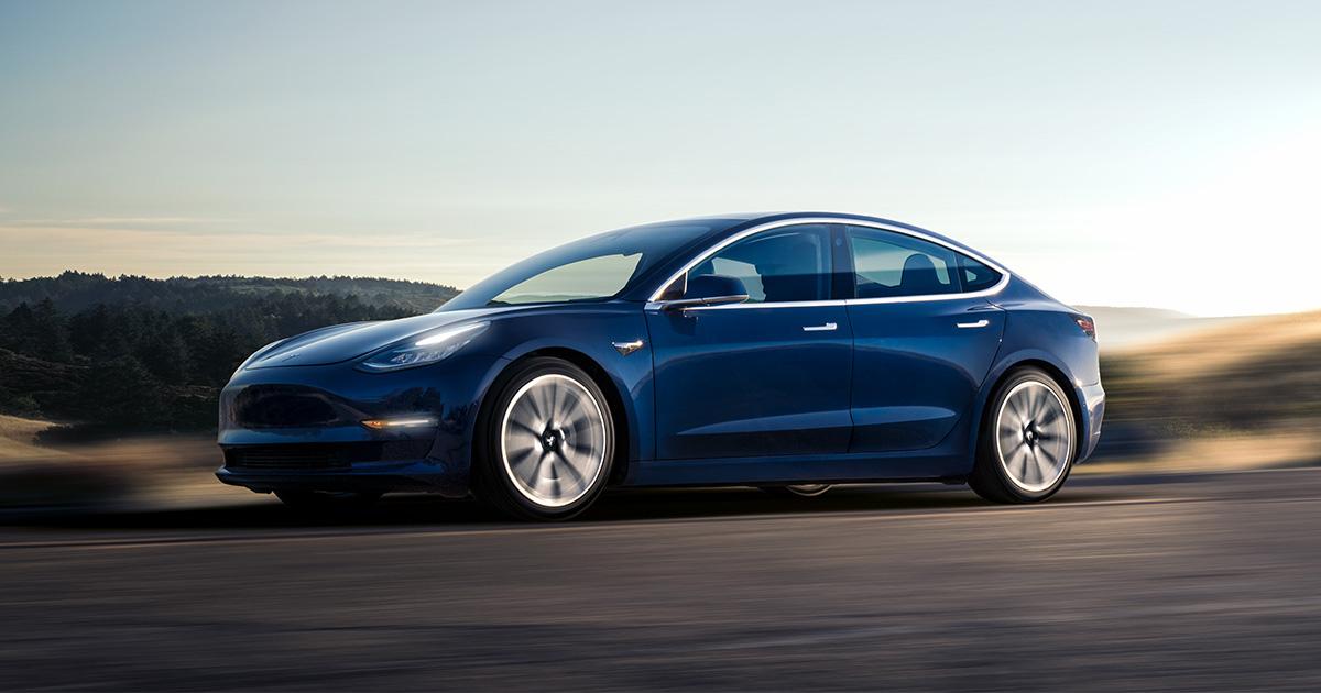 Tesla Model 3 de color azul