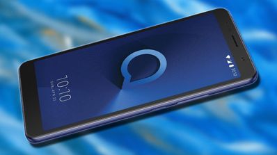 Teléfono Alcatel 3C con fondo azul