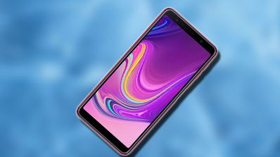 Teléfono Samsung Galaxy A7 con fondo azul