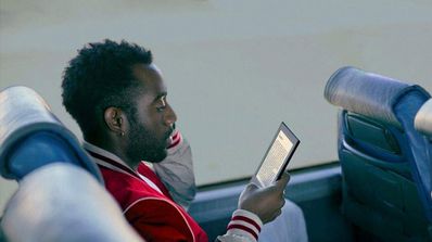 Uso de eBook en el tren