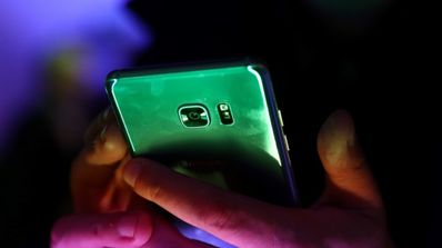 Imagen trasera de un smartphone antiguo