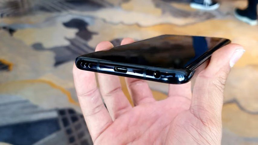 LG G8X ThinQ por debajo