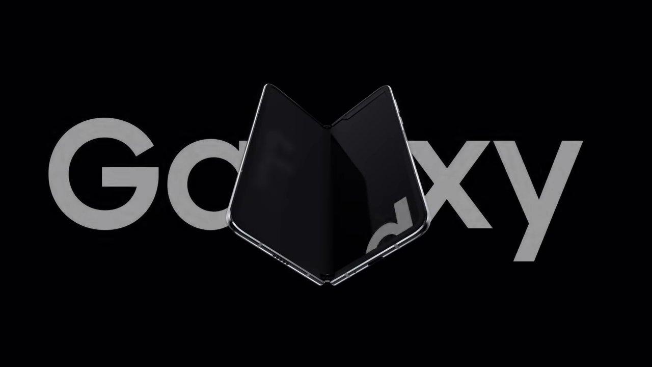 Nueva versión Samsung Galaxy Fold fondo negro