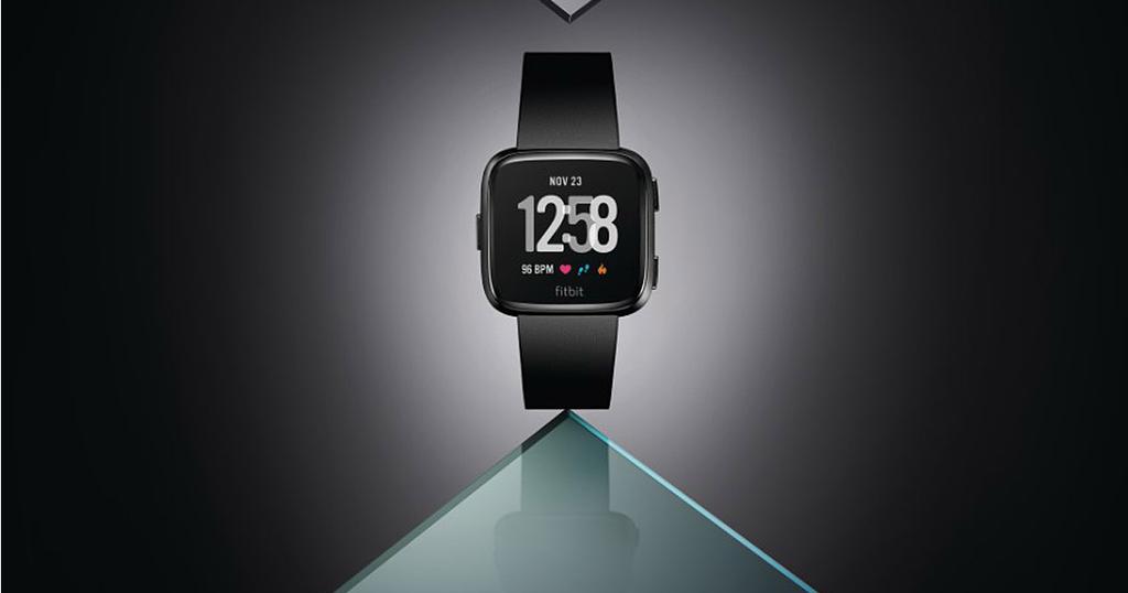 Smartwatch Fitbit Versa fondo negro
