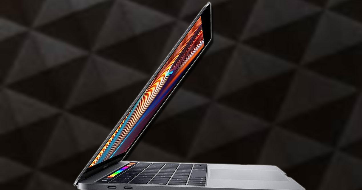 Portátil Apple MacBook Pro con fondo negro