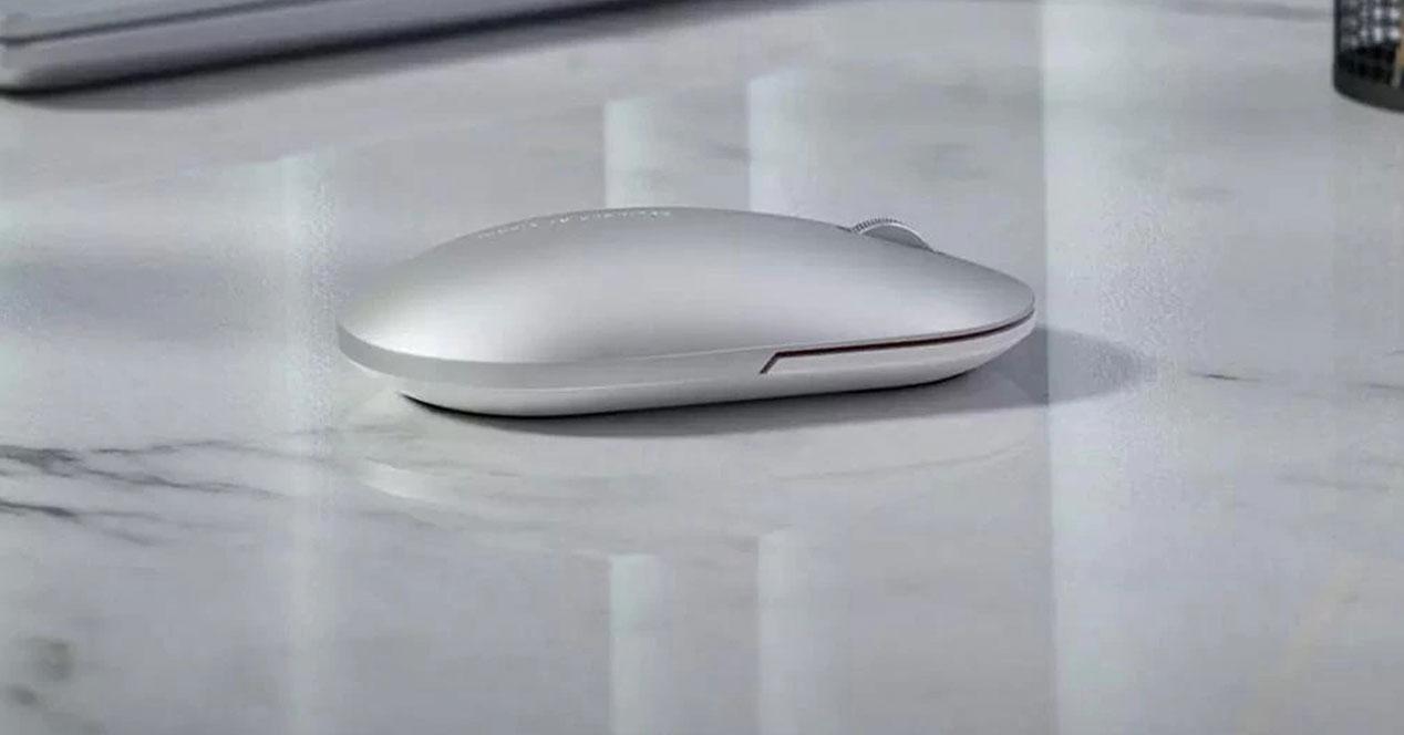 uso del ratón Xiaomi Bluetooth Fashion Mouse en una mesa