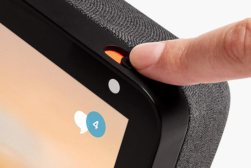 Uso botones en el altavoz inteligente Amazon Echo Show 8