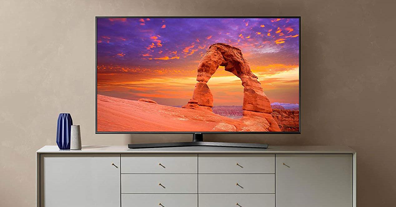 Uso en salón de la Smart TV Samsung 43RU7405
