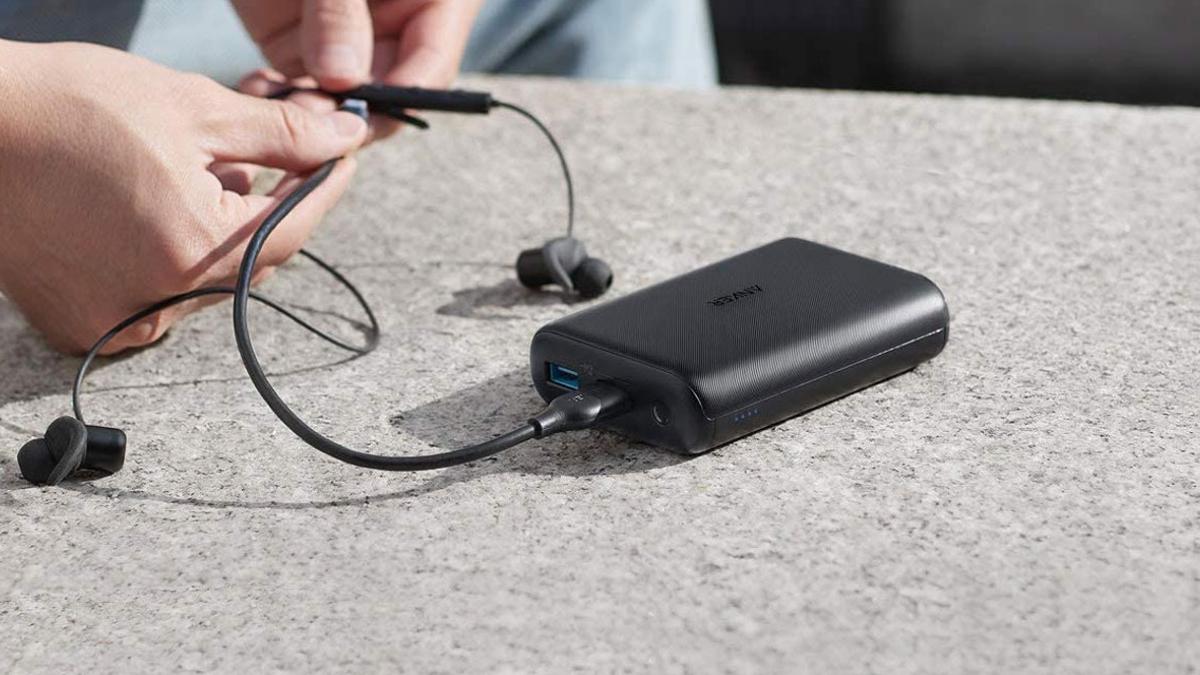El último chollo de Lidl para estas vacaciones: una batería portátil con  carga inalámbrica para iPhone a un precio súper barato