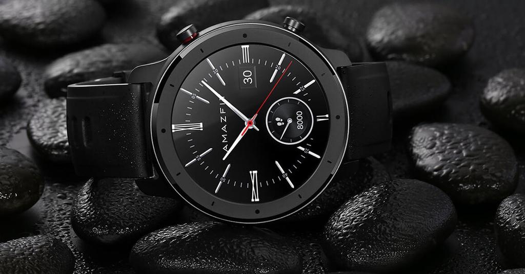 Smartwatch Xiaomi Amazfit GTR con fondo negro