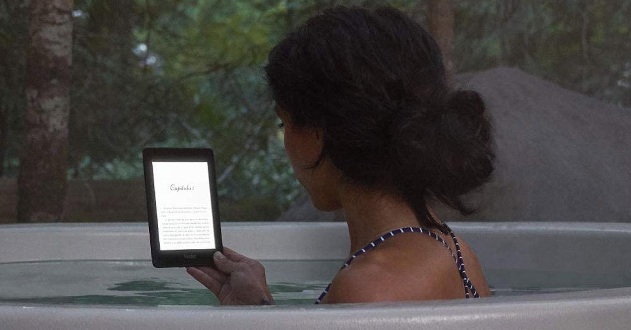 Uso de Amazon Kindle Paperwhite en una bañera