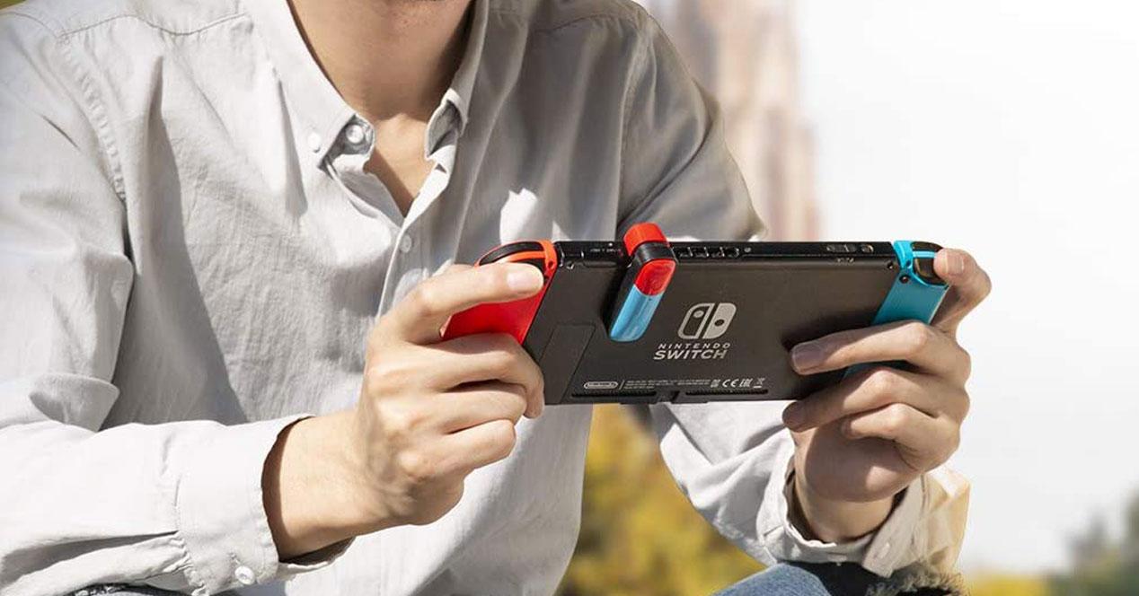 Uso de la consola Nintendo Switch en la calle