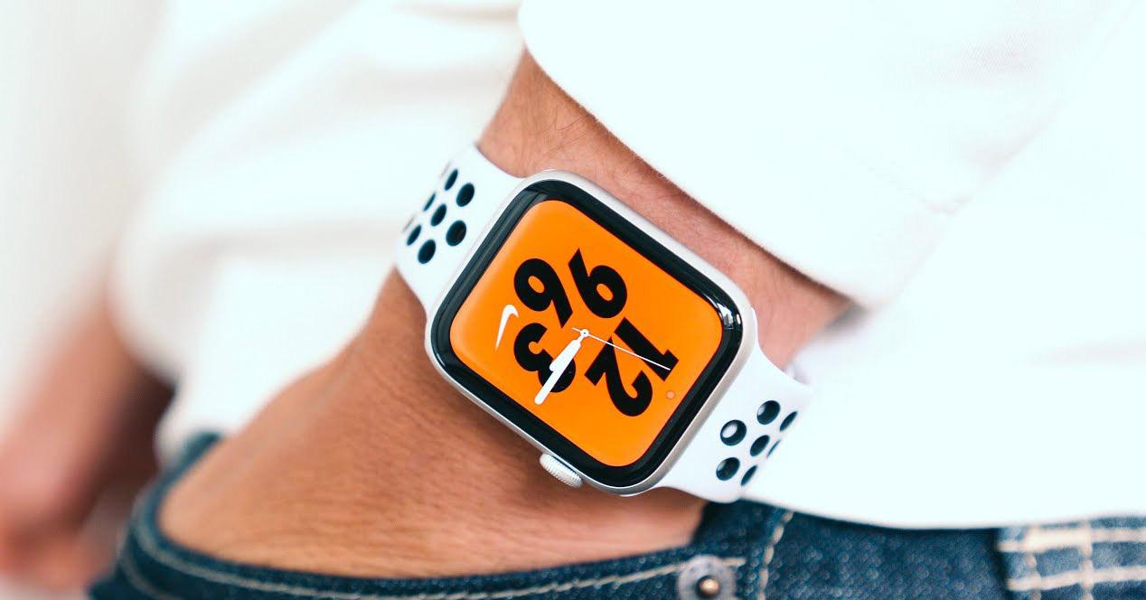 Infectar Eficiente gorra Smartwatch Apple Watch Nike Series 5 con su descuento de 67 euros