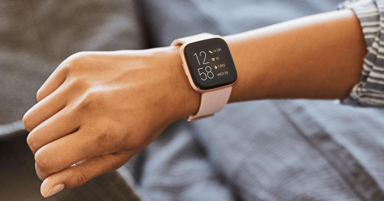 Uso del smartwatch Fitbit Versa 2