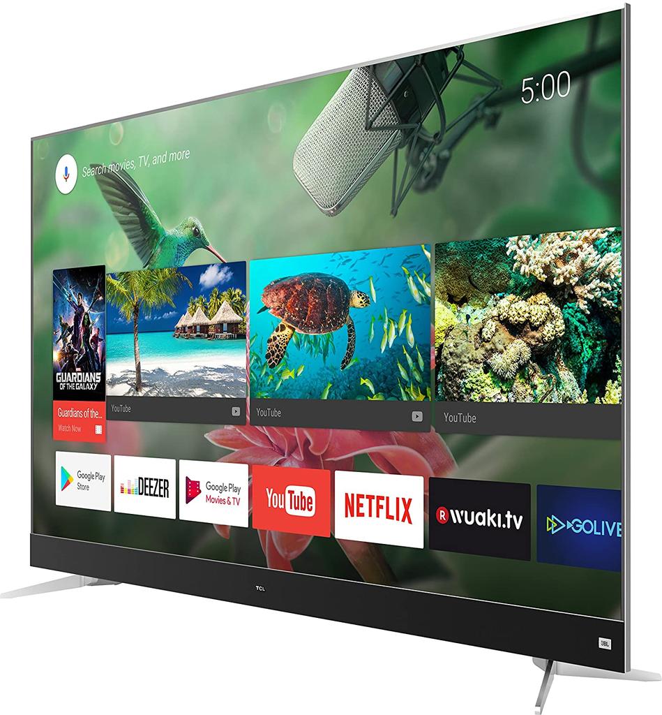 smart TV con barra de sonido de lado