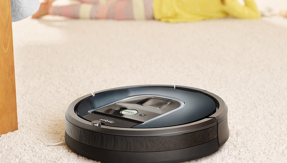 iRobot Roomba 981 работает