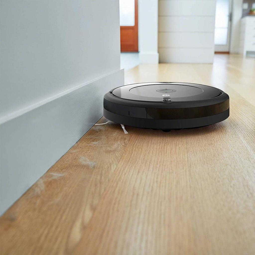 Robot aspirador Roomba 692 limpiando