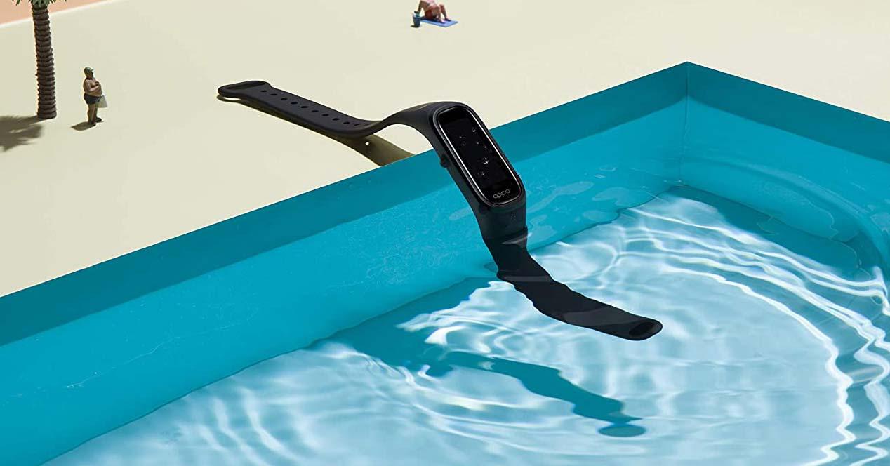 Smartband de OPPO en agua