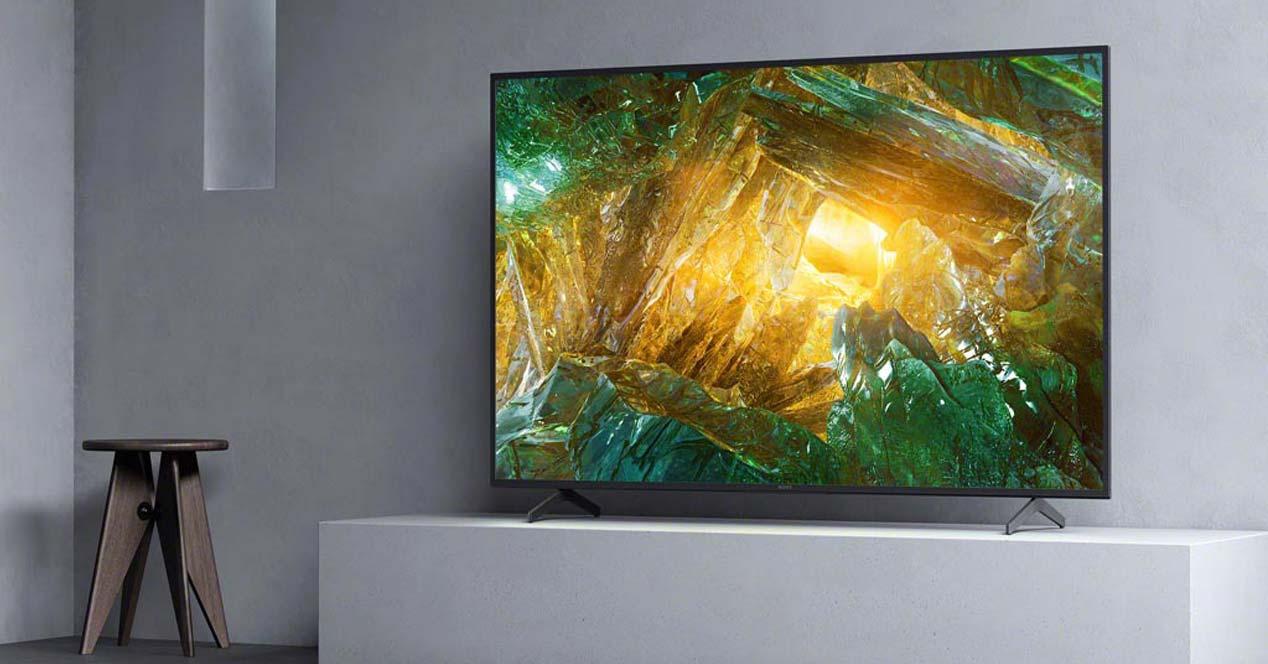 Smart TV colocada en un mueble
