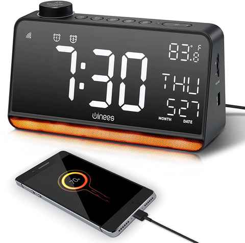 No te arrepentirás de reemplazar tu despertador por este  Echo: tiene  reloj pero también incluye Alexa