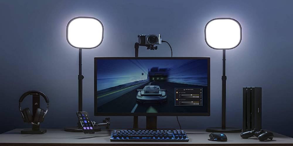 Imagen del panel LED de Elgato equipado en un escritorio