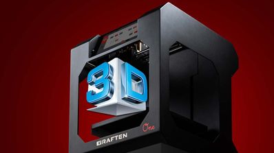 Impresora 3D con fondo rojo