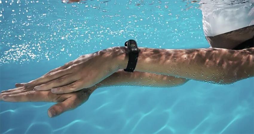 pulsera de actividad nadar