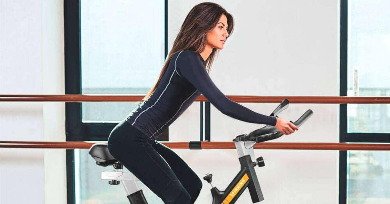 10 bicicletas estáticas para elevar tu entrenamiento en casa al siguiente  nivel