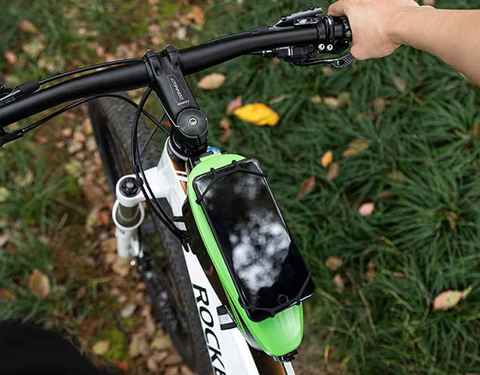 Accesorios inteligentes para salir con tu bici o tu patinete eléctrico