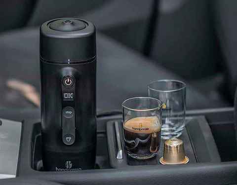 Esta cafetera portátil es perfecta para preparar café Nespresso en el coche
