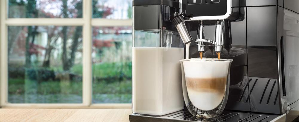 DeLonghi Dynamics ECAM350 coffee and milk