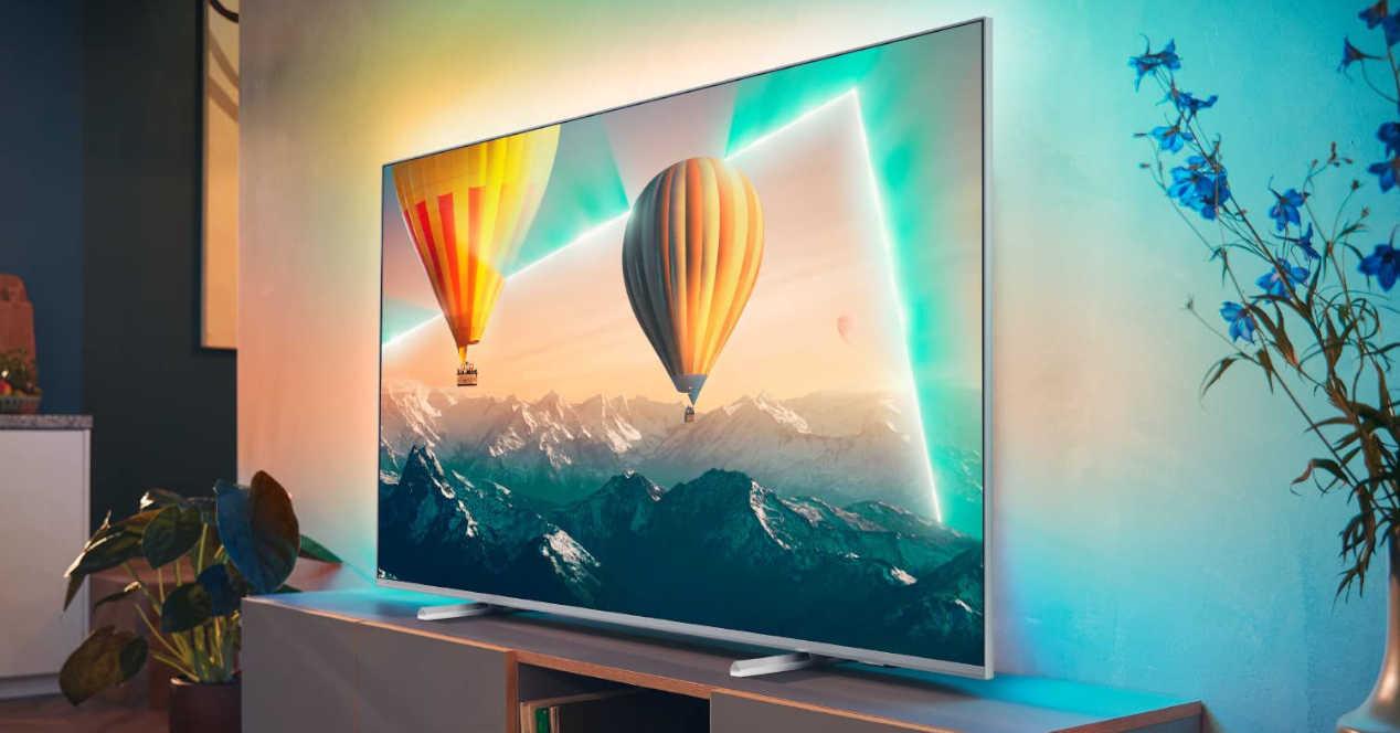 Rebajada a precio mínimo esta smart TV Philips 4K de 55 pulgadas de la gama  de 2023 con Dolby Atmos y Ambilight