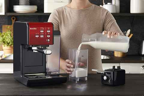 rebaja a su precio mínimo la cafetera Breville barata que prepara  espressos, cappuccinos y lattes con solo pulsar un botón