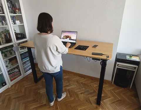 Mejores escritorios elevables: cuál comprar y seis modelos