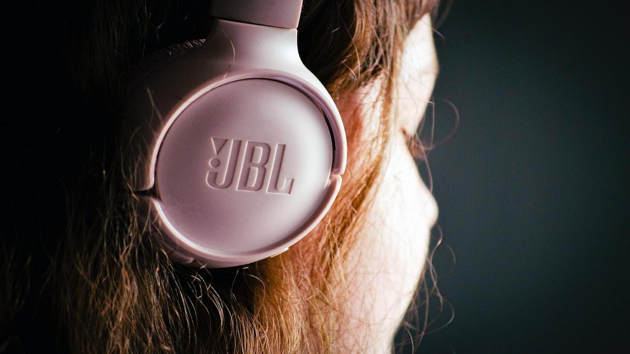 Estos auriculares gaming inalámbricos de JBL tienen cancelación de ruido,  gran autonomía y están a precio mínimo histórico