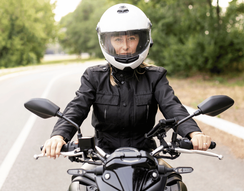 Mejora tu seguridad en carretera con los accesorios para motos top ventas