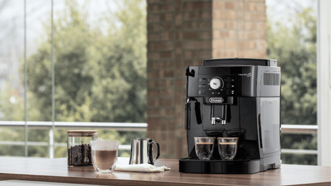 Vale cada céntimo que pagas: Esta cafetera superautomática inteligente de De 'Longhi de alta gama prepara 18 bebidas de café