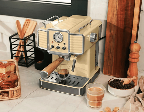 La cafetera express de Cecotec que arrasa en ventas baja su precio en  MediaMarkt