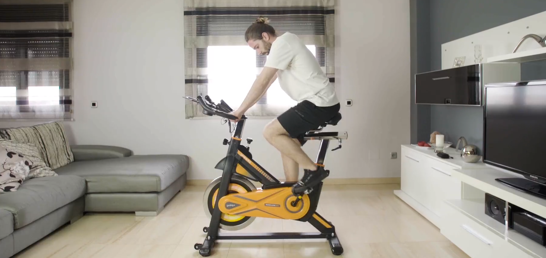 Oferta de Prime Day de : bicicleta estática 'smart' con sillín  regulable y apoyo lumbar por solo 69 euros