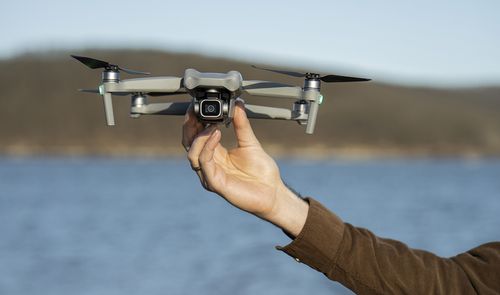 dron en la mano