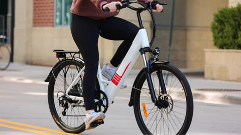Por qué es un éxito esta bicicleta de Cecotec para ponerse en forma sin  salir de casa por poco más de 100 euros