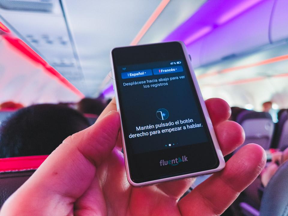 traductor digital en un avión
