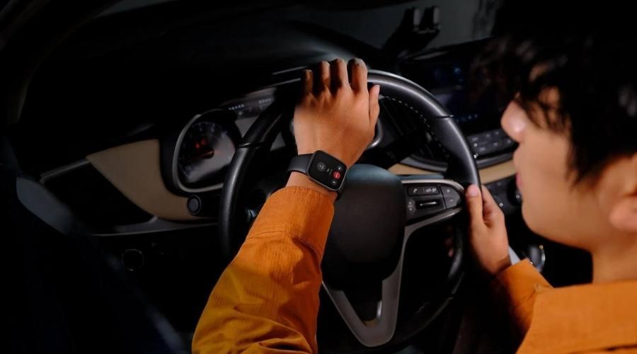 Smartwatch - Xiaomi Redmi Watch 3 fondo coche